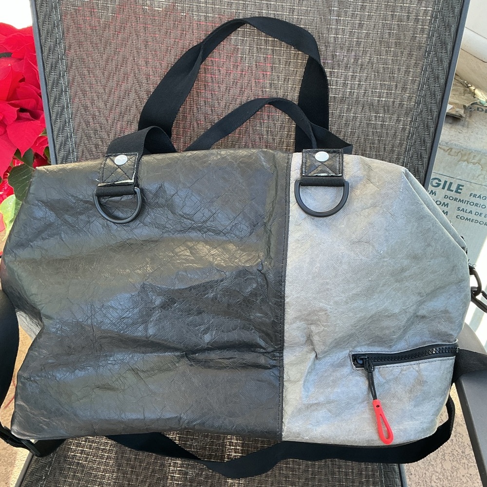 Sherpani Cali Tyvek Black/Gray Weekender Bag